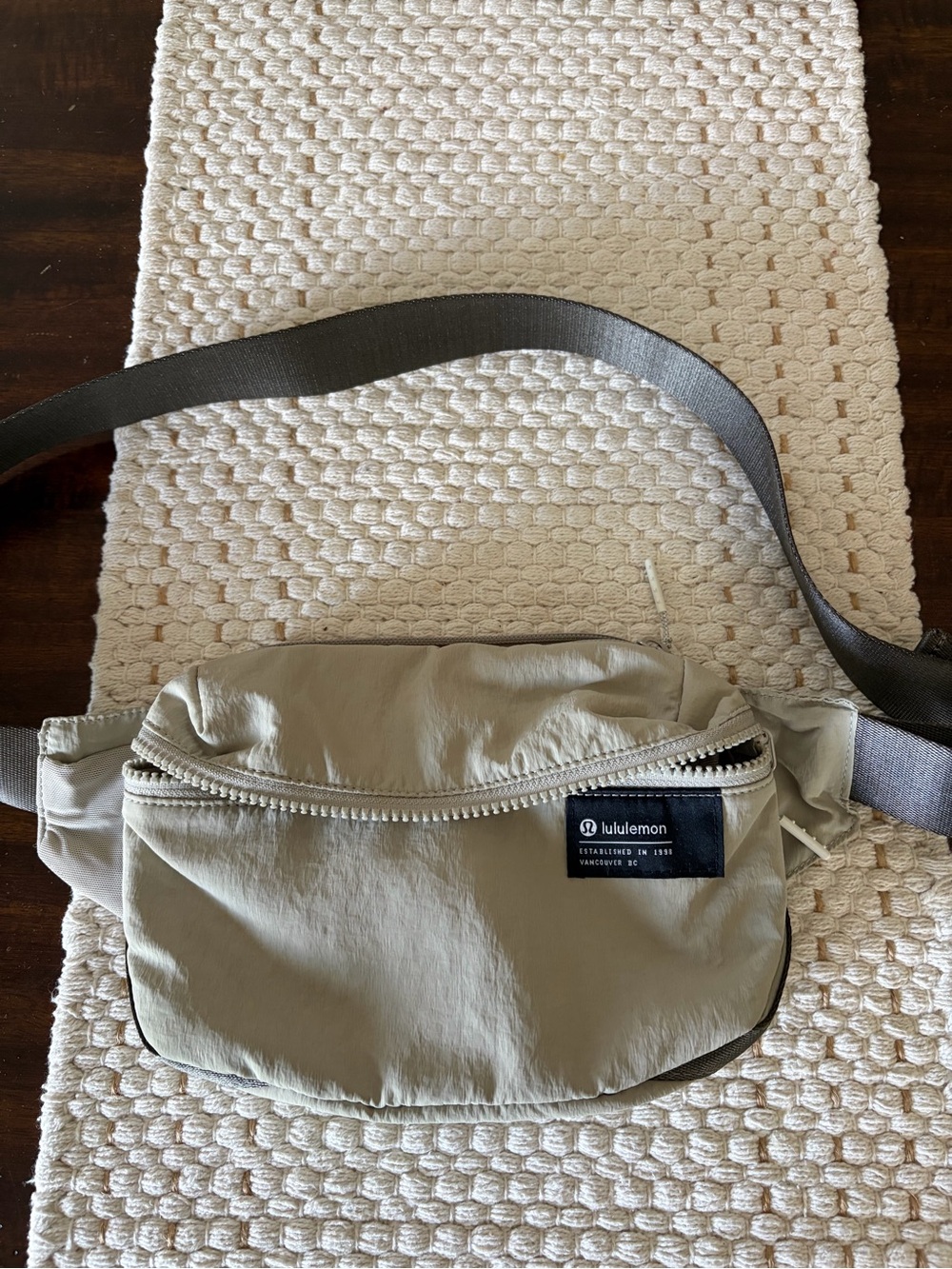 lululemon athletica clean-line belt Bag 2L